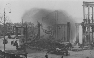 Illustration for article titled Grandes construcciones de la era moderna, completamente destruidas